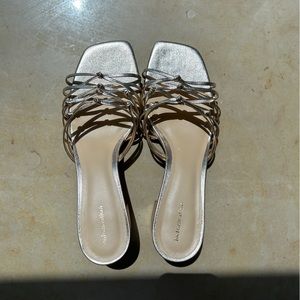 Reformation Eva gold knotted sandals size 8 - new and never worn.